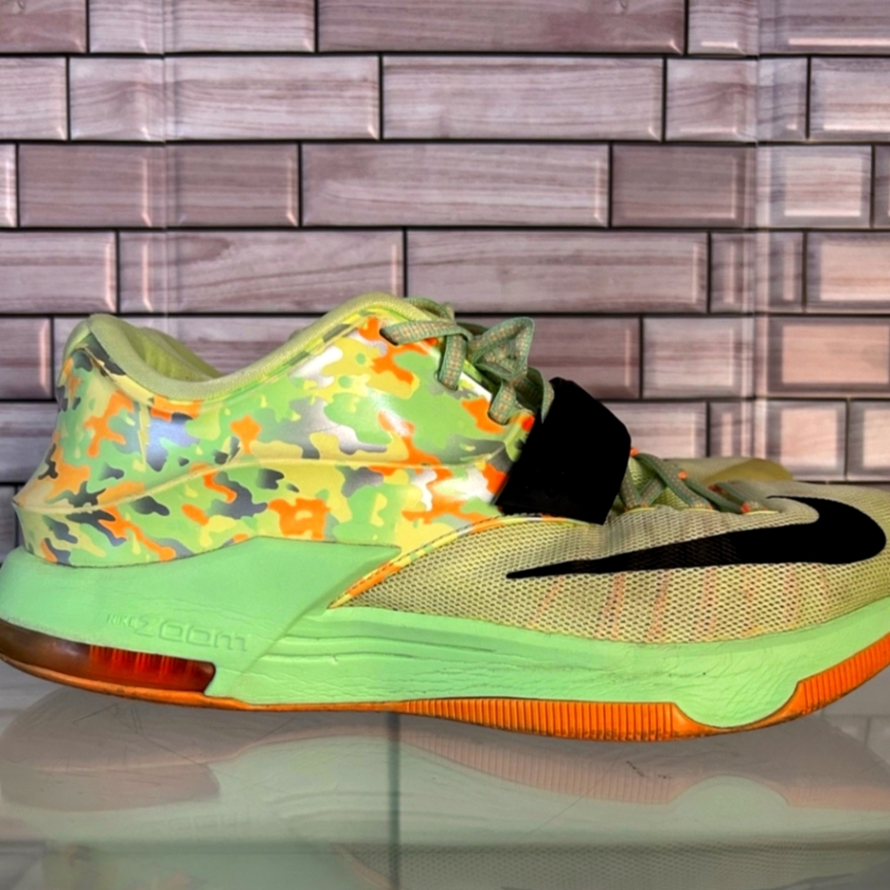 Nike KD 7 Easter size 11  authentic basketball green orange camo basketball. Men